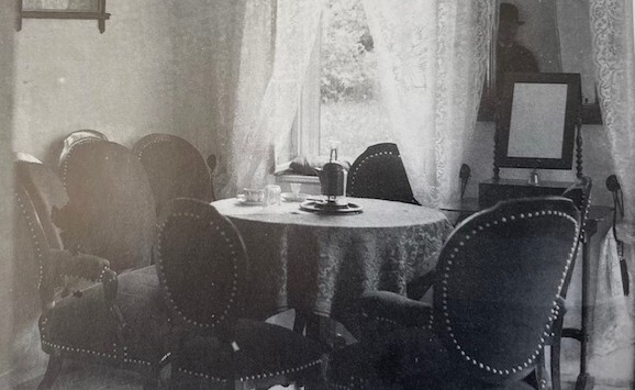 Das Wohnzimmer Brahms in seiner Sommerwohnung in Bad Ischl.